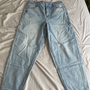 AE Women’s Relaxed Mom Jeans.